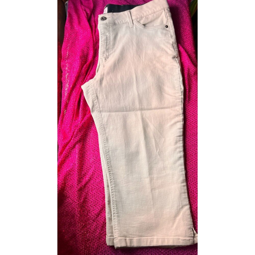 Liz Claiborne Classic Fit Ivory Color Capri's Size 18 - Picture 6 of 11